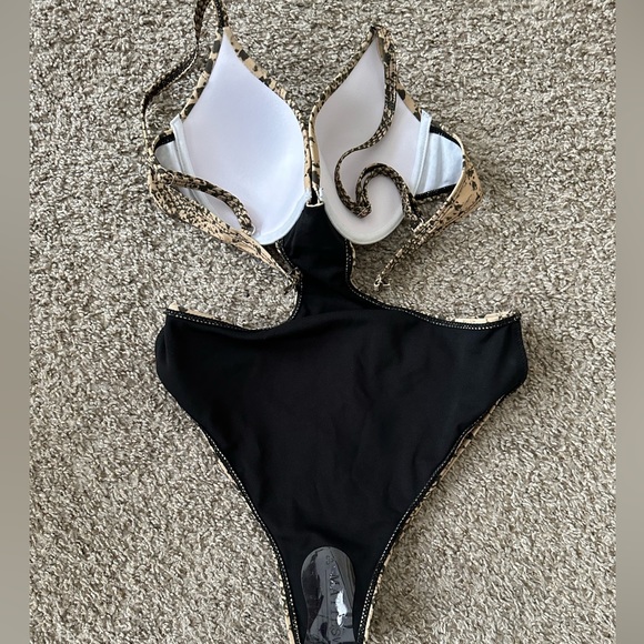 Swimsuit - Picture 2 of 3